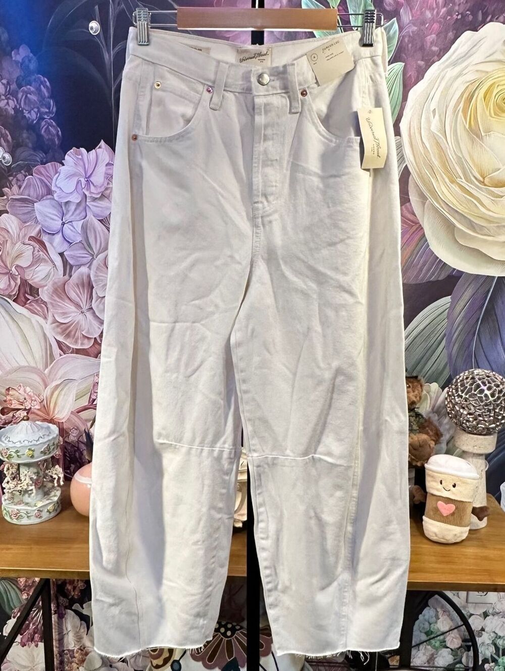 Universal Thread White High-Rise Straight Jeans